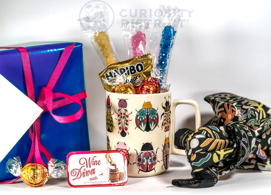 product_media/bundle/botanical-amulet-mug-with-sweets-and-bandana/botanical-amulet-mug-with-sweets-and-bandana.jpg