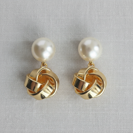 Geometric Freshwater Pearl Earrings × 1
