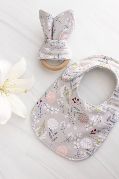 product_media/port-starbird/signature-side-close-baby-bib-grey-wildflowers/signature-side-close-baby-bib-grey-wildflowers (1).jpg