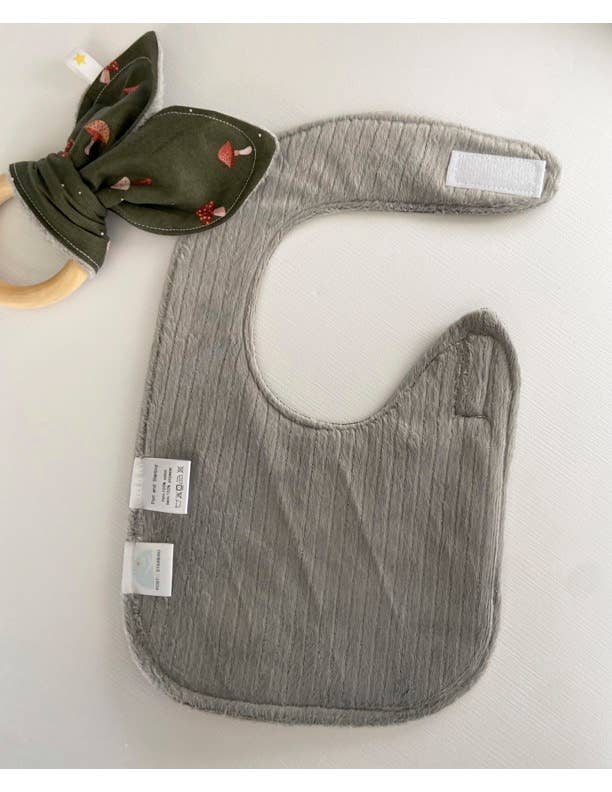 Back image of the Signature Side-Close Baby Bib, Welcome to the Jungle design